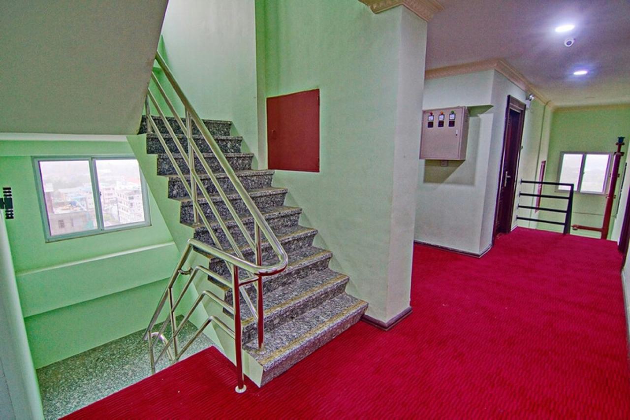 Myat Nan Yone Hotel Mandalay Esterno foto